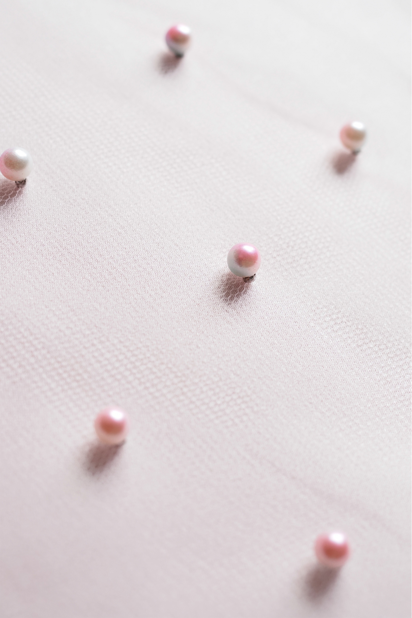 TÜLL RAINBOW DICHT MIT PERLEN VERZIERT