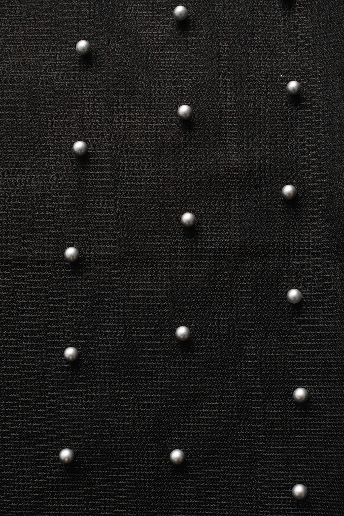 TIUL GĘSTO ZDOBIONY PERŁAMI C148