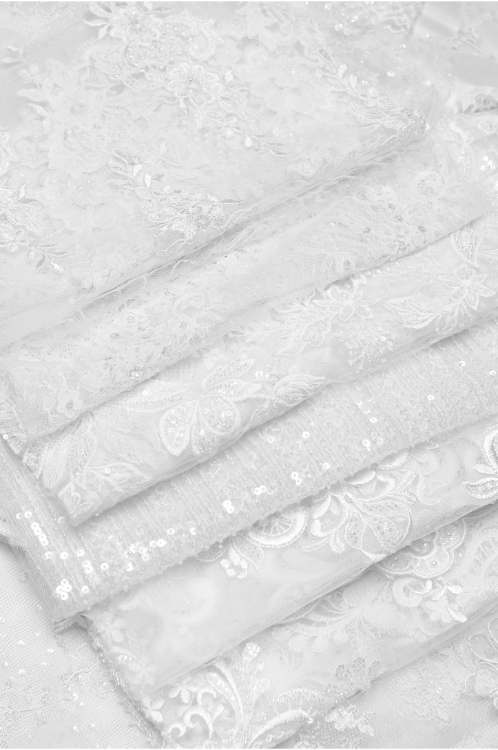 MISCHUNG AUS WEIßEN SPITZEN