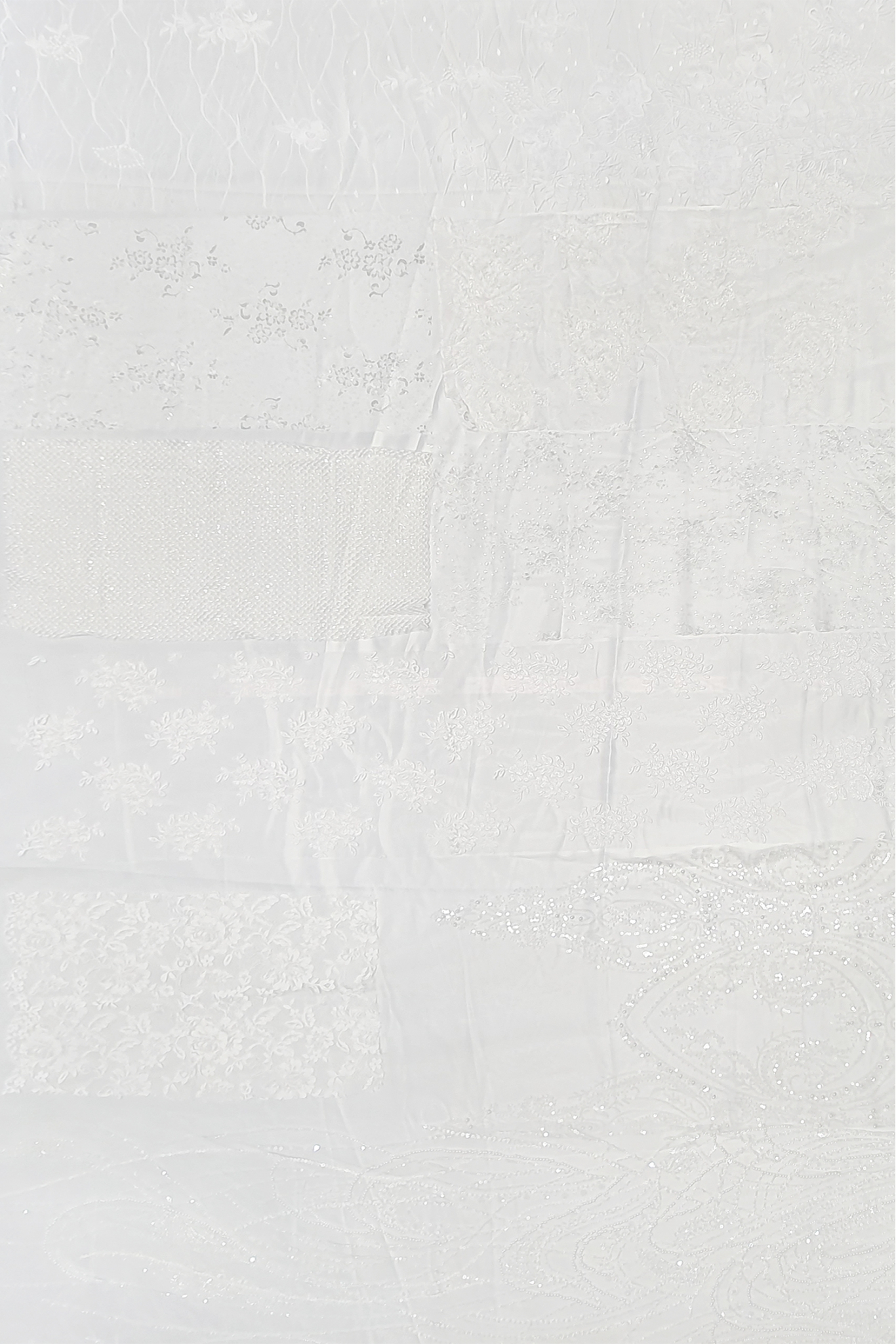 MISCHUNG AUS WEIßEN SPITZEN