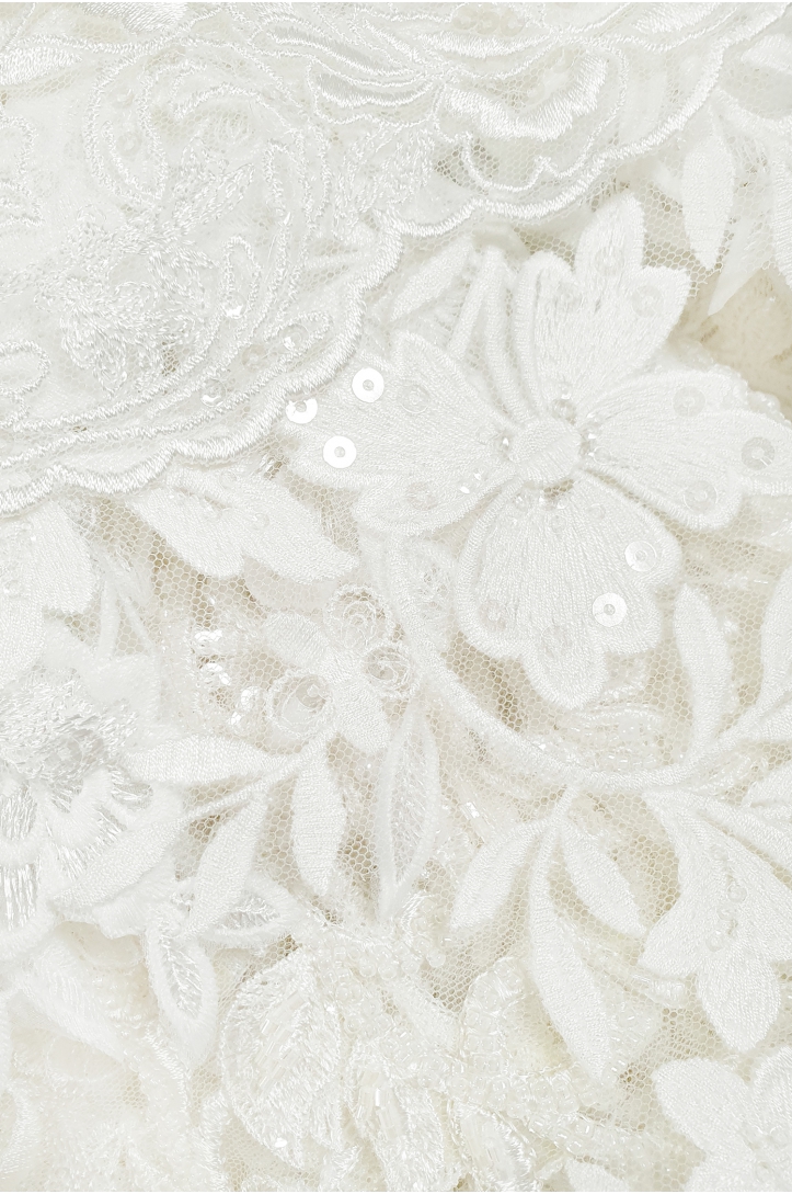 MIX OF LACE APPLICATIONS