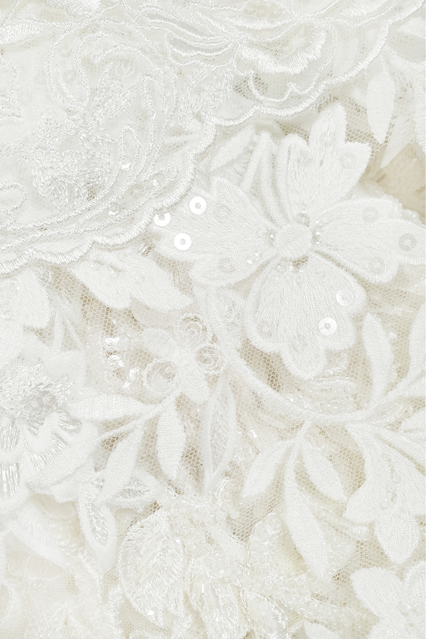 MIX OF LACE APPLICATIONS