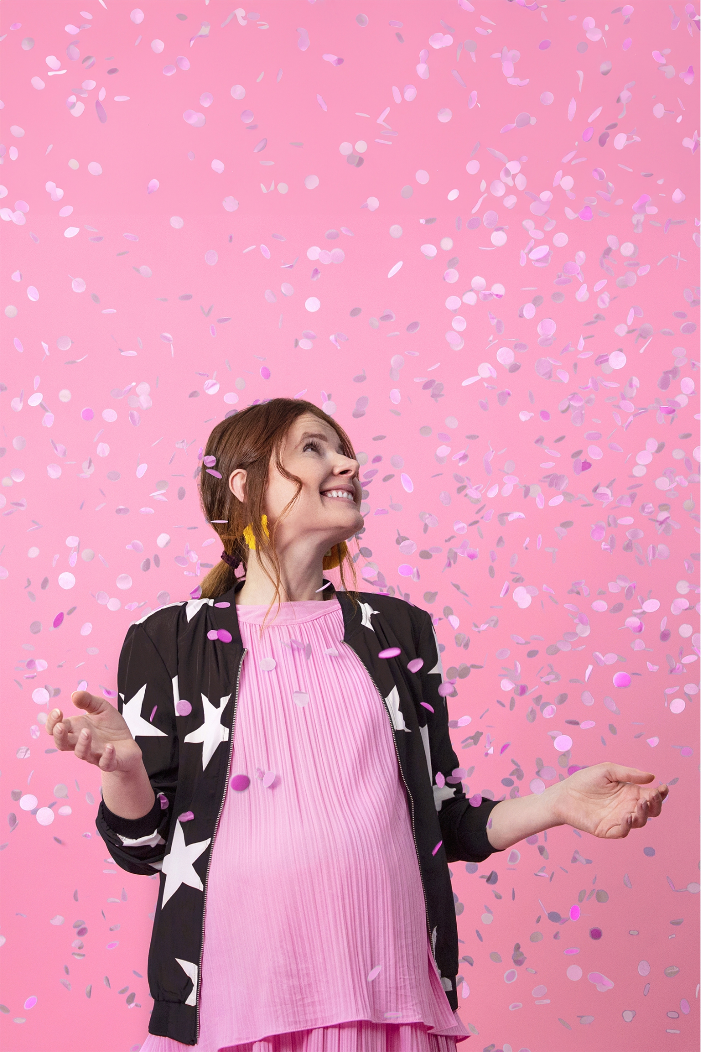 CONFETTI CANNON SHOOTING OUT PINK TISSUE PAPER CIRCLES 60 CM