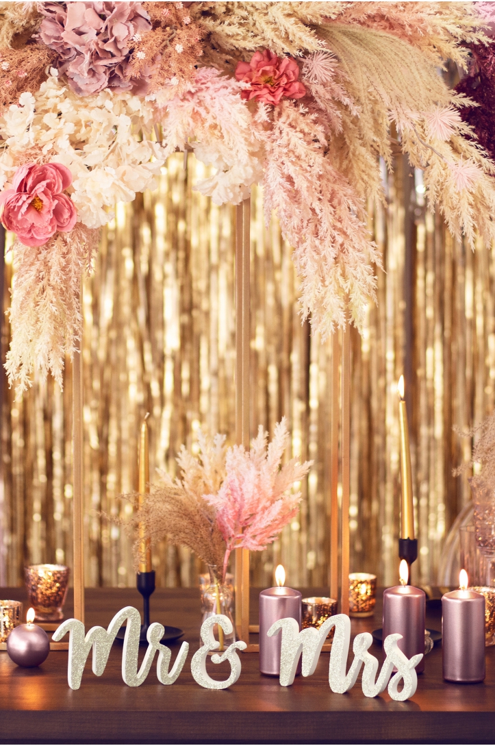 Wooden inscription Mr & Mrs, gold, 50x10cm