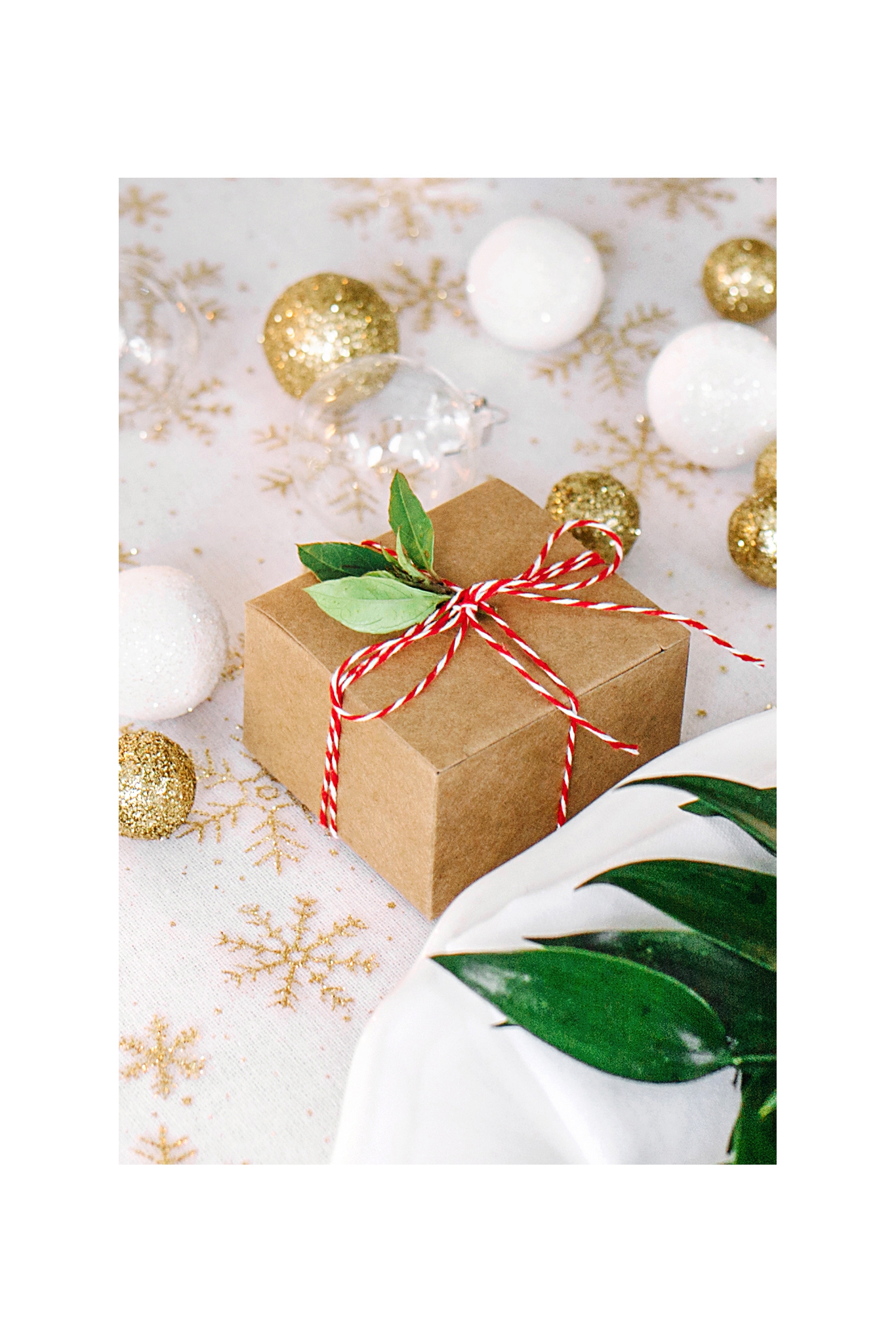 SZNUREK BAWEŁNIANY , CZERWONO-BIAŁY, 50m