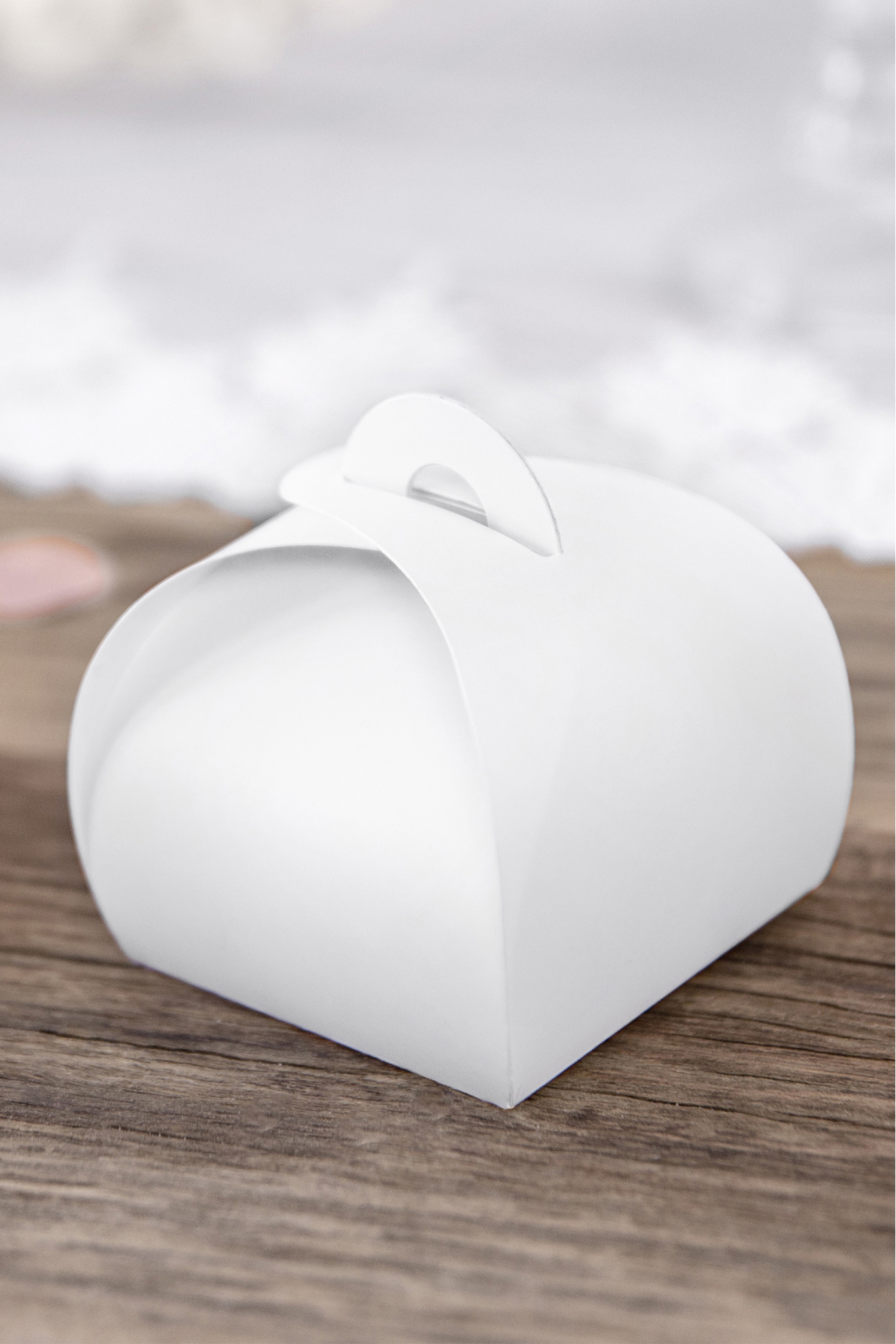 WHITE BOXES  6x6x5,5 cm