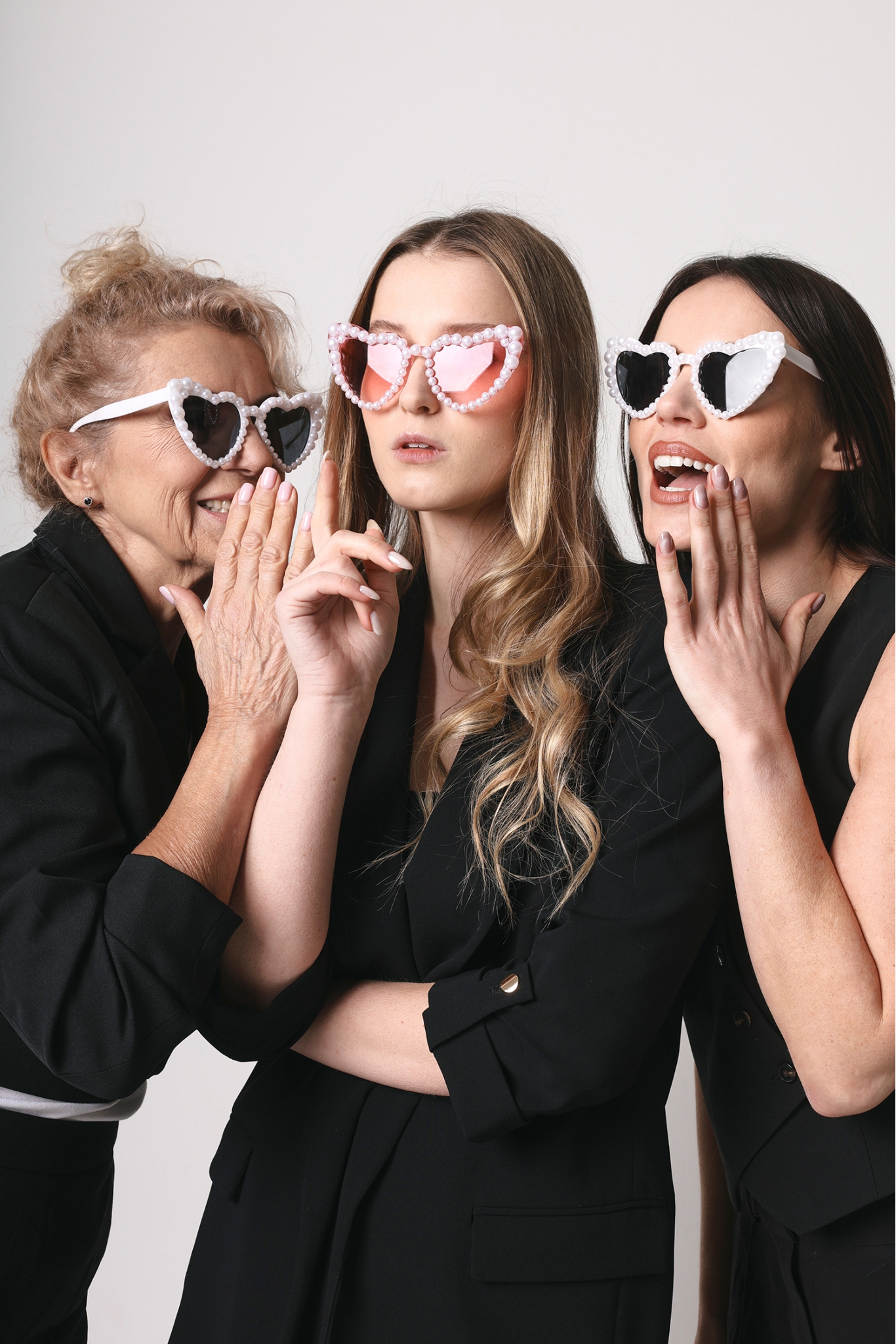 Heart-shaped glasses with pearls