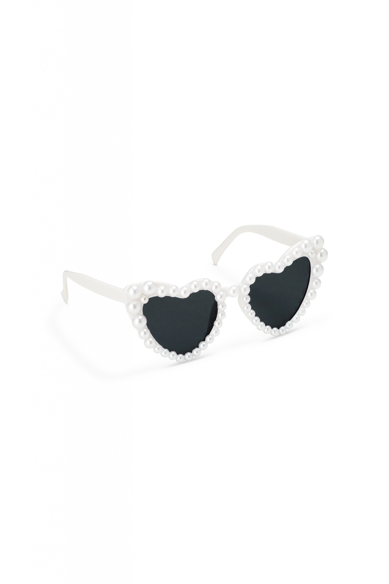 Heart-shaped glasses with pearls