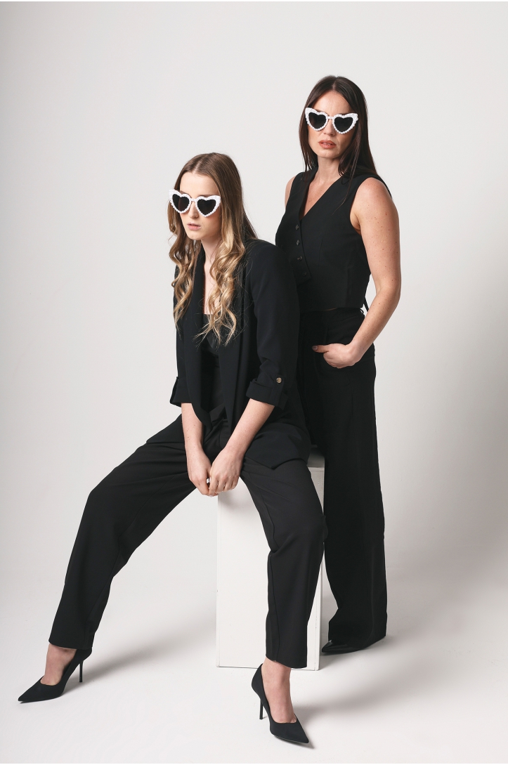 Heart-shaped glasses with pearls