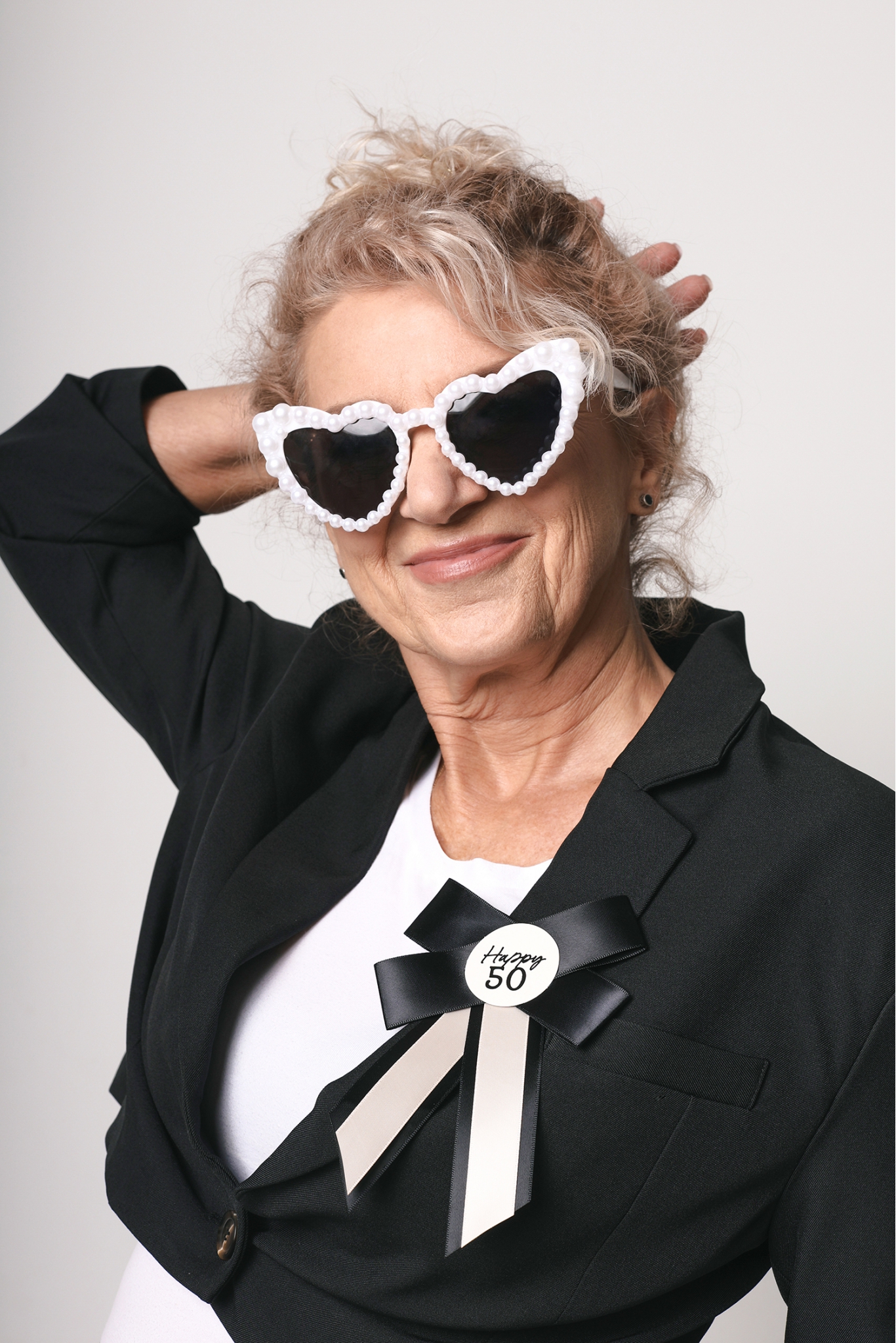 Herzförmige Brille mit Perlen