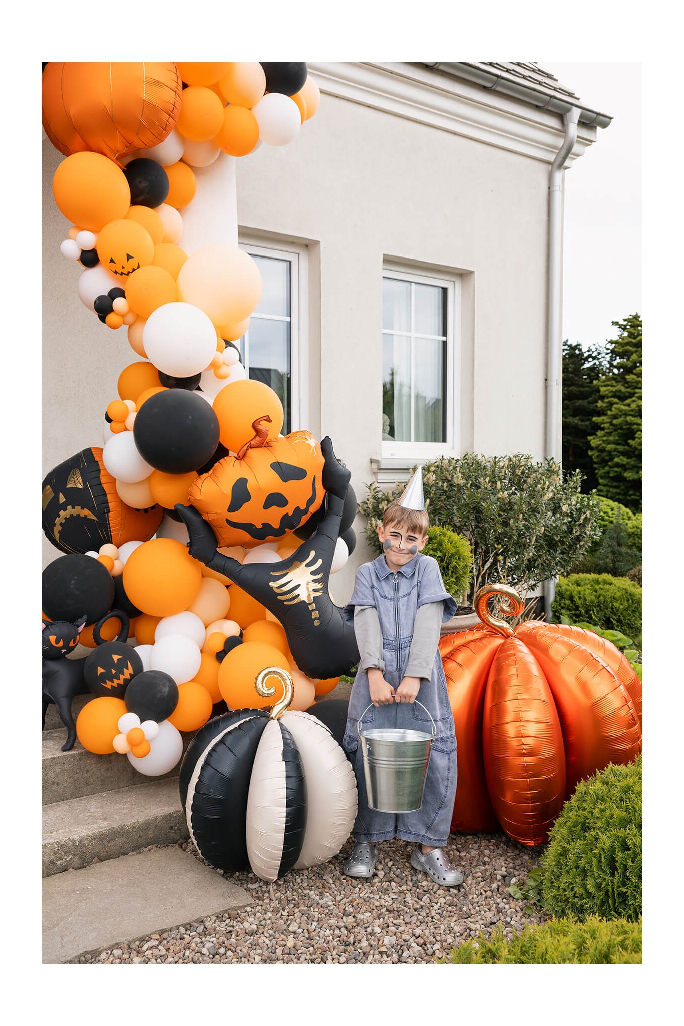 Folienballon Vogelscheuche, 60 x 100 cm, schwarz-orange
