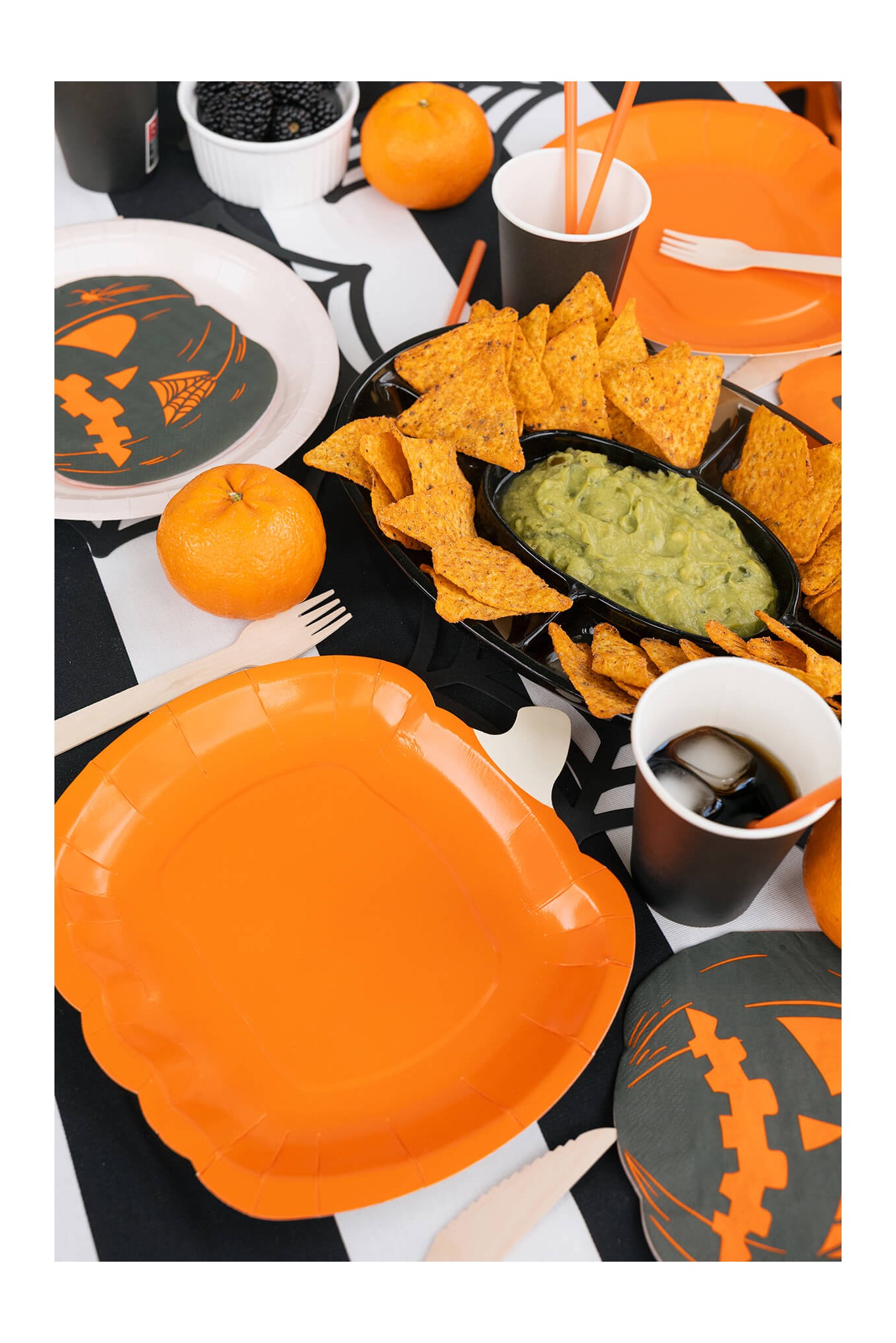 Pumpkin paper plates, 23.5 x 24 cm