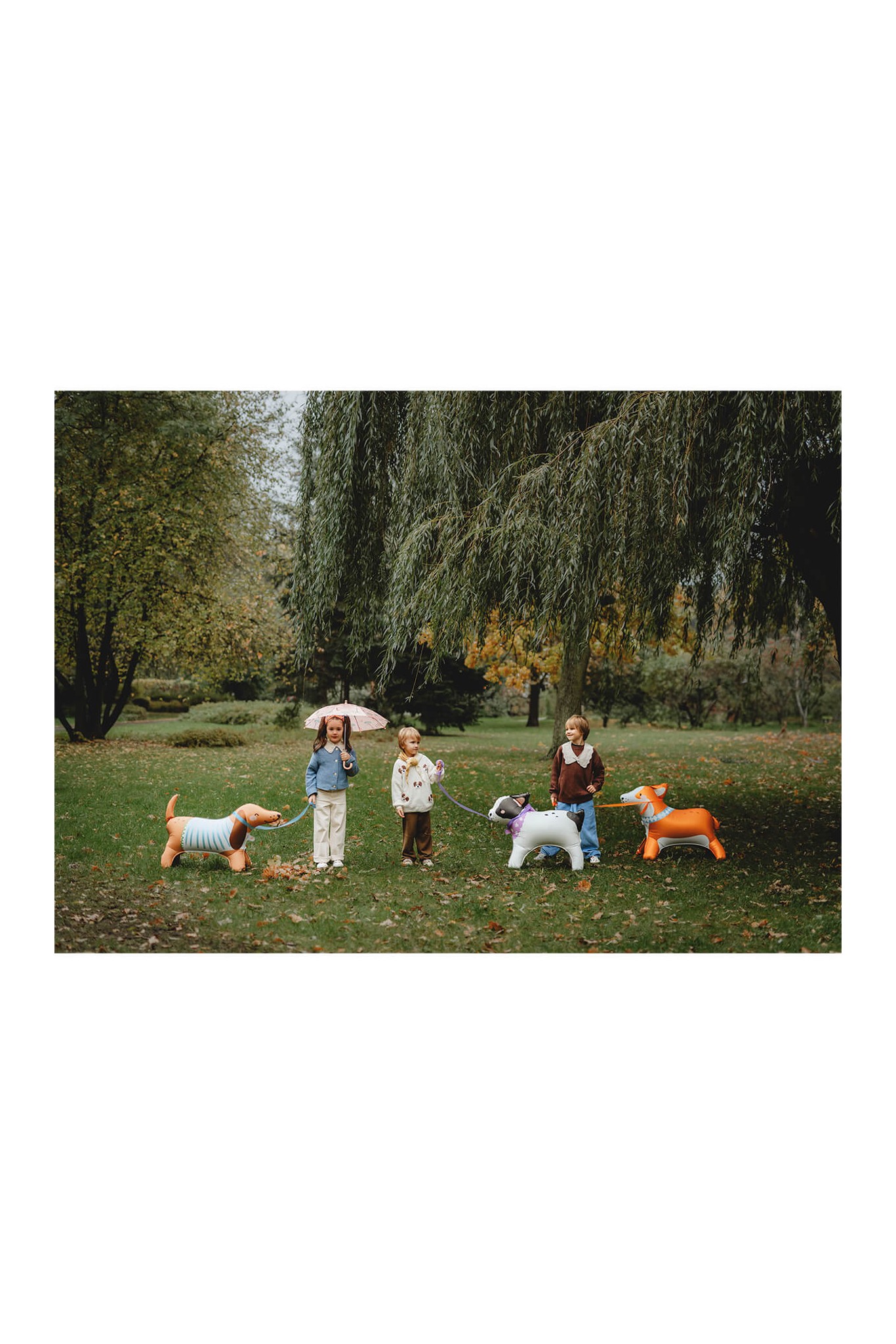 Standing Dachshund foil balloon, 89 x 58 cm